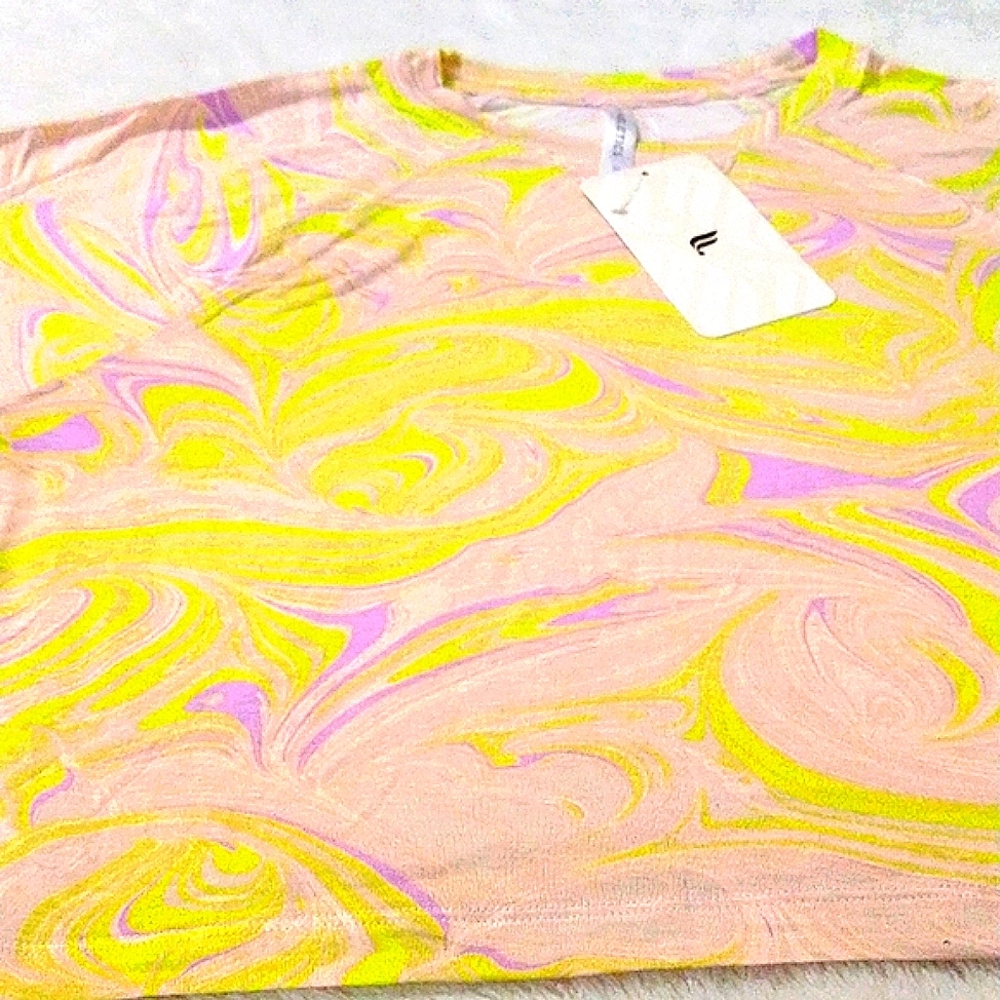 Fabletics Love day Ragian Tee - Picture 5 of 8